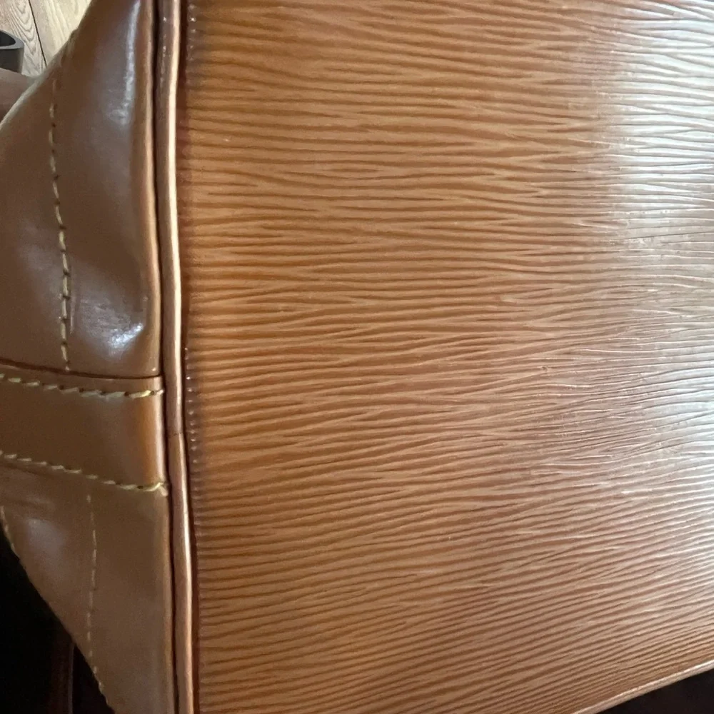 Louis Vuitton Tan Leather Bucket Shoulder Bag